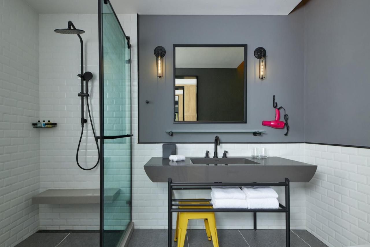 Moxy Xuhui Hotel
